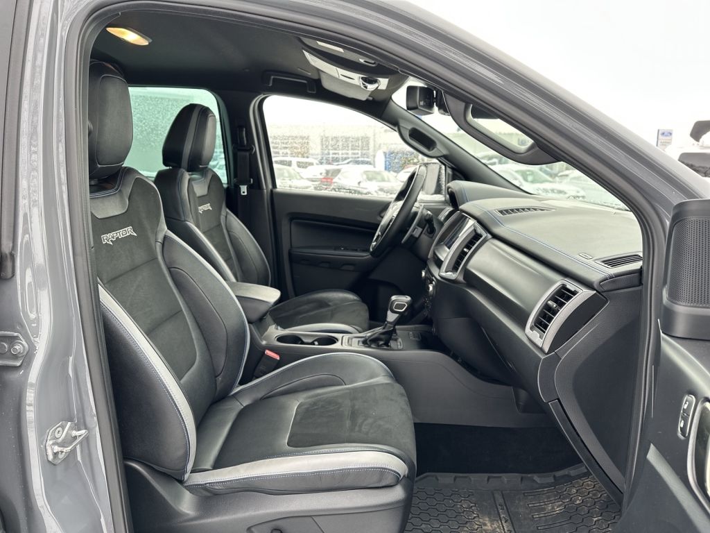 Sitzbezug für Ford Ranger Vordersitze. Vorn 1+1 inkl. Kopfstützen mit  Seiten-Airbag.