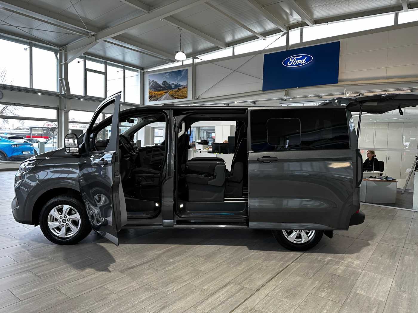 Ab jetzt neu bei uns im Mietwagenbestand: Ford Transit Custom 9- Sitzer ab  50€ pro Tag, Aktuelles